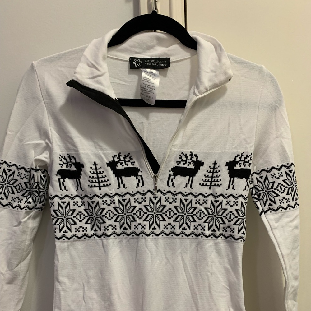 Cute Christmas sweater by Newland
